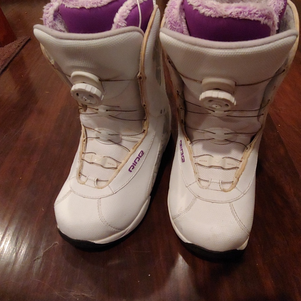 Snowboard boots boa